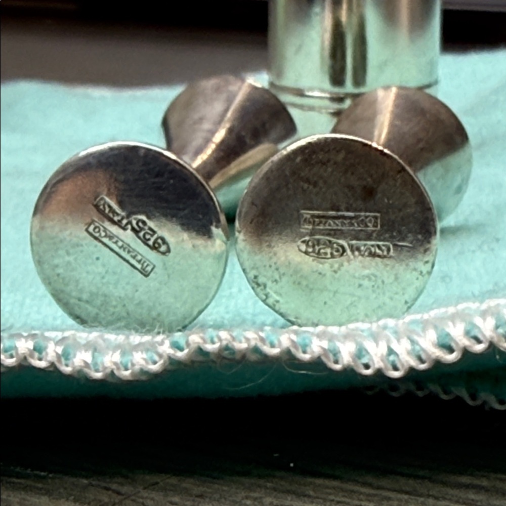 Tiffany & Co. Silver Miniature Barware Set on Tiffany Blue Cloth - Picture 4 of 5
